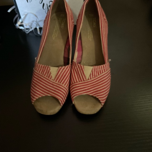 Toms striped red and white wedge size 7W - Picture 4 of 4